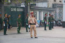 Ảnh: Lực lượng công an, quân đội bảo vệ an toàn cho Quốc tang nguyên Tổng Bí thư Đỗ Mười