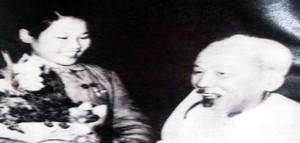 Gặp lại cô gái trong bức ảnh nổi tiếng ‘Bác Hồ với Thanh niên xung phong’