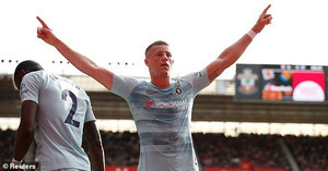 Chelsea thắng dễ, tạm vươn lên ngôi đầu Ngoại hạng Anh