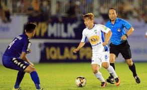 Tiến Linh tỏa sáng, B.Bình Dương vùi dập HAGL