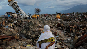 Tang thương thảm họa kép ở Indonesia: Còn ít nhất 5.000 người mất tích