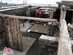 Bí hiểm lâu đài gỗ khổng lồ ẩn trong những gò đất giữa cánh đồng Hải Dương