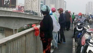 Cô gái để dép, thư tuyệt mệnh, dựng hiện trường giả nhảy cầu Sài Gòn