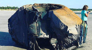 Vật thể bí ẩn nghi phi thuyền ngoài hành tinh trôi dạt vào bờ biển Mỹ