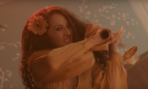 ‘Búp bê’ Bảo Anh hóa điên dại vì bị phụ tình