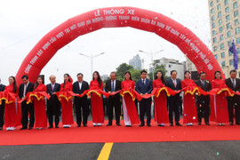 Video: Thông xe cầu vượt hơn 300 tỷ đồng ở Hà Nội