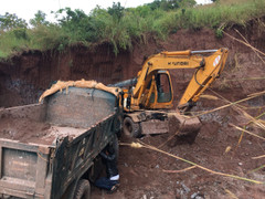 Triệu tập nguyên trưởng công an xã khai thác đất trái phép ở Đắk Lắk