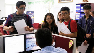 Đuổi 400 sinh viên không nộp bằng THPT, ĐH Sư phạm Kỹ thuật có sai không?