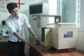 Video: Học sinh chế nhà thông minh điều khiển bằng giọng nói thông qua smartphone