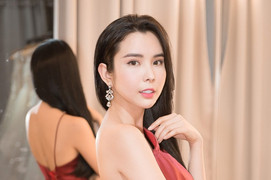 Á khôi Huỳnh Vy mang 40 bộ trang phục sang Phillippines thi nhan sắc