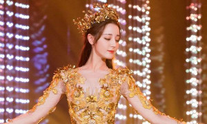 Múa mở màn, ‘Nữ thần Kim Ưng’ Địch Lệ Nhiệt Ba khiến fan phát sốt