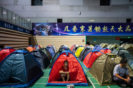 Kỳ lạ cách tiếp sức con vào đại học của phụ huynh Trung Quốc