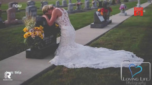 Rơi nước mắt cảnh cô dâu tổ chức đám cưới bên bia mộ chú rể