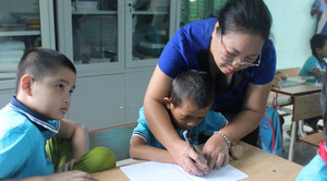 Chuyện cô giáo 10 năm gắn bó với các em học sinh khuyết tật ở Tuyên Quang