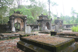 Ảnh: Hoang lạnh khu lăng mộ thái giám độc nhất Việt Nam trong cổ tự xứ Huế