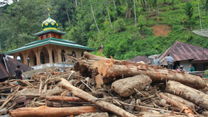 Lũ quét và sạt lở đất tại Indonesia: Ít nhất 27 người chết, cả một trường học bị phá hủy