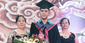 Thủ khoa ĐH Lao động Xã hội kiếm tiền, tích vàng từ lớp 6