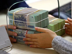 Ngân hàng quốc doanh tăng mạnh lãi suất, nên gửi tiền vào đâu?