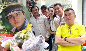 Kim Chi, Phước Sang và nhiều nghệ sĩ tới viếng mộ Lê Công Tuấn Anh