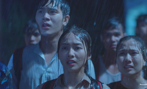 Hậu duệ mặt trời tập 17-18: Duy Kiên, Hoài Phương ra sức cứu người trong cơn bão