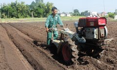 Nhà sáng chế 'chân đất' theo sát nhu cầu của nông dân