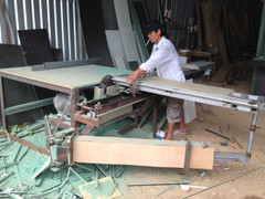 Anh thợ mộc sáng chế máy cưa hai lưỡi