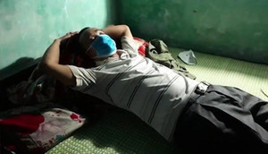 Nhà máy bia xả khói ban đêm, dân khốn khổ đeo khẩu trang đi ngủ