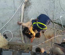 Nam thanh niên đu dây cáp, cố thủ trên cầu Thuận Phước ở Đà Nẵng