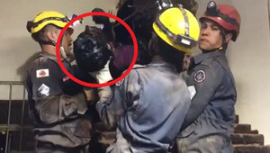 Clip: Chui ống khói đột nhập nhà hàng, trộm mắc kẹt phải cầu cứu cảnh sát