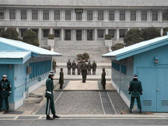 Lần đầu tiên liên Triều cùng Tư lệnh Liên Hợp Quốc đối thoại 3 bên tại Bàn Môn Điếm