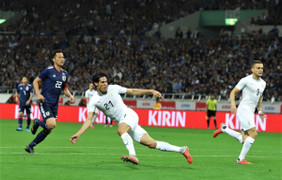 Video: Nhật Bản xuất sắc đánh bại Uruguay trong trận cầu 7 bàn thắng