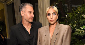 Lady Gaga lần đầu tiết lộ đính hôn với bạn trai hơn 17 tuổi