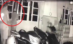 Clip: Trộm đột nhập trong đêm tối, chủ nhà tưởng là người thân