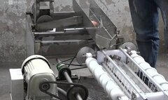 Chàng sinh viên chế tạo máy bóc vỏ trứng