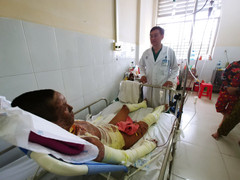 Sửa xe máy gây cháy, em vợ chết, anh nguy kịch