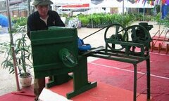 Nông dân người Nùng chế máy thái đa năng