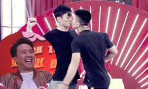 ‘Khóa môi’ trên sân khấu thi hài, cặp thí sinh nam khiến Trấn Thành ngỡ ngàng