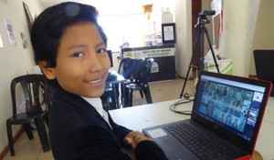 Cậu bé 7 tuổi tự mở ngân hàng phục vụ 2.000 khách