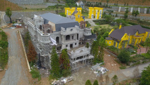 Rừng phòng hộ Sóc Sơn bị 'băm nát' để xây biệt thự, lâu đài nhìn từ flycam