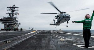 Trực thăng hải quân Mỹ rơi khi vừa cất cánh khỏi tàu sân bay ở Thái Bình Dương