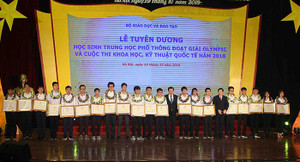 Vinh danh học sinh giành huy chương Olympic và Khoa học Kỹ thuật quốc tế 2018