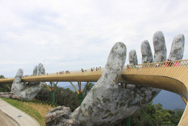 Cầu Vàng Đà Nẵng đoạt giải thưởng đặc biệt của The Guide Awards 2018