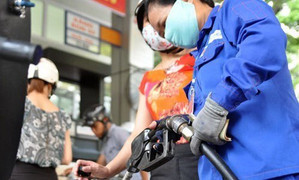 Giá xăng có thể giảm mạnh ngày đầu tuần