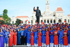 Video: Xúc động đám cưới tập thể của 40 cặp đôi khuyết tật ở TP.HCM