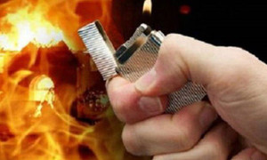 Tẩm xăng đốt vợ giữa ban ngày