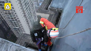 Không muốn đi học, bé 8 tuổi đòi nhảy lầu tự tử