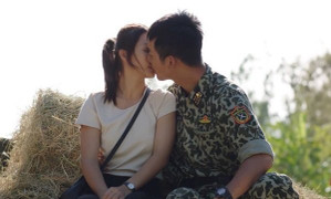 Hậu duệ mặt trời tập 25-26: Không còn từ chối, Hoài Phương ‘khóa môi’ Duy Kiên cực ngọt ngào