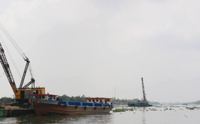 Chìm sà lan trên sông Hậu, 2 mẹ con chết thương tâm