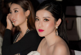 Diện trang phục đơn giản, Á hậu Huyền My khoe khéo vòng 1 gợi cảm hút ánh nhìn