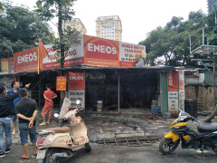 Cháy lớn tiệm sửa xe gần chợ Mỹ Đình, tiểu thương hốt hoảng tháo chạy